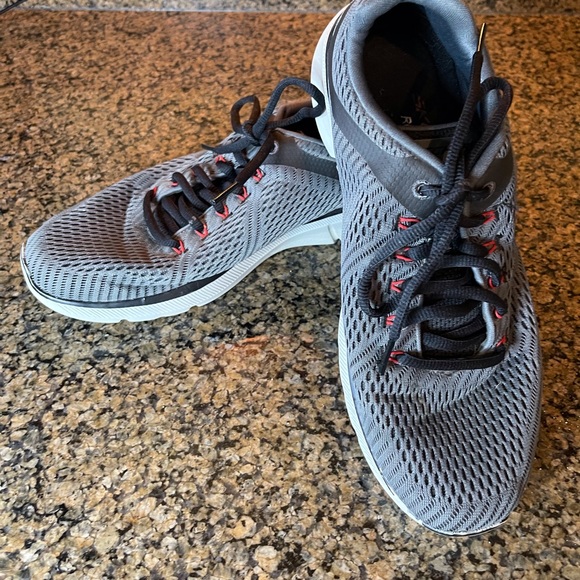 Skechers gray and black tennis shoes sneakers Size 7 1/2 - Picture 2 of 10